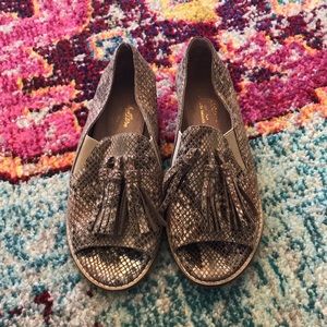 Seychelles Tan faux snake skin slip ons size 6